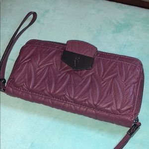 Simply Vera - Vera Wang Wrislet Wallet